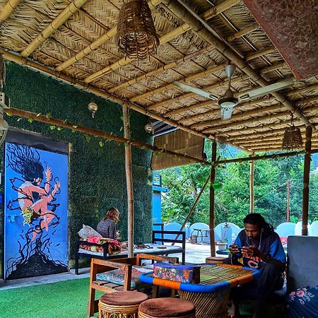 Hobbit House Hostel Rishīkesh Buitenkant foto