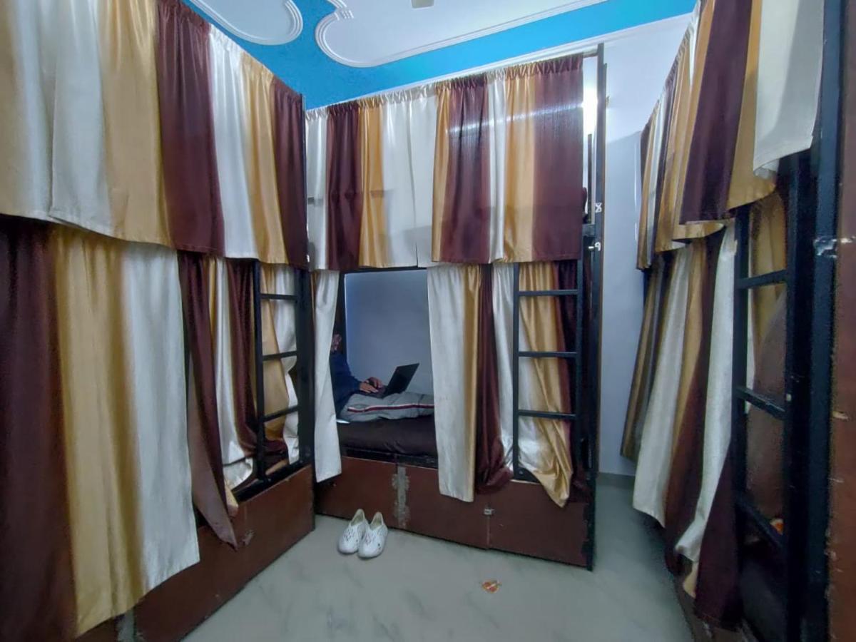 Hobbit House Hostel Rishīkesh Buitenkant foto