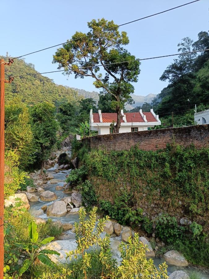 Hobbit House Hostel Rishīkesh Buitenkant foto