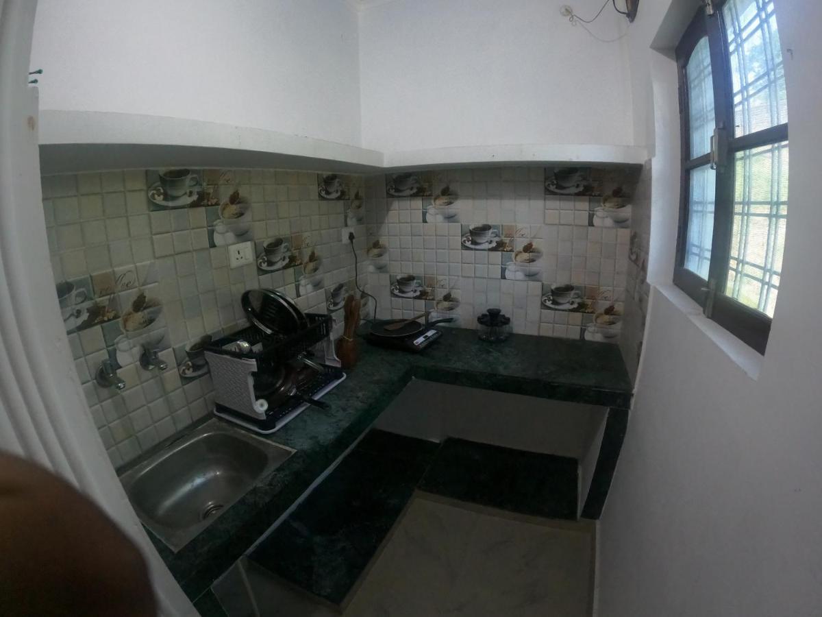 Hobbit House Hostel Rishīkesh Buitenkant foto