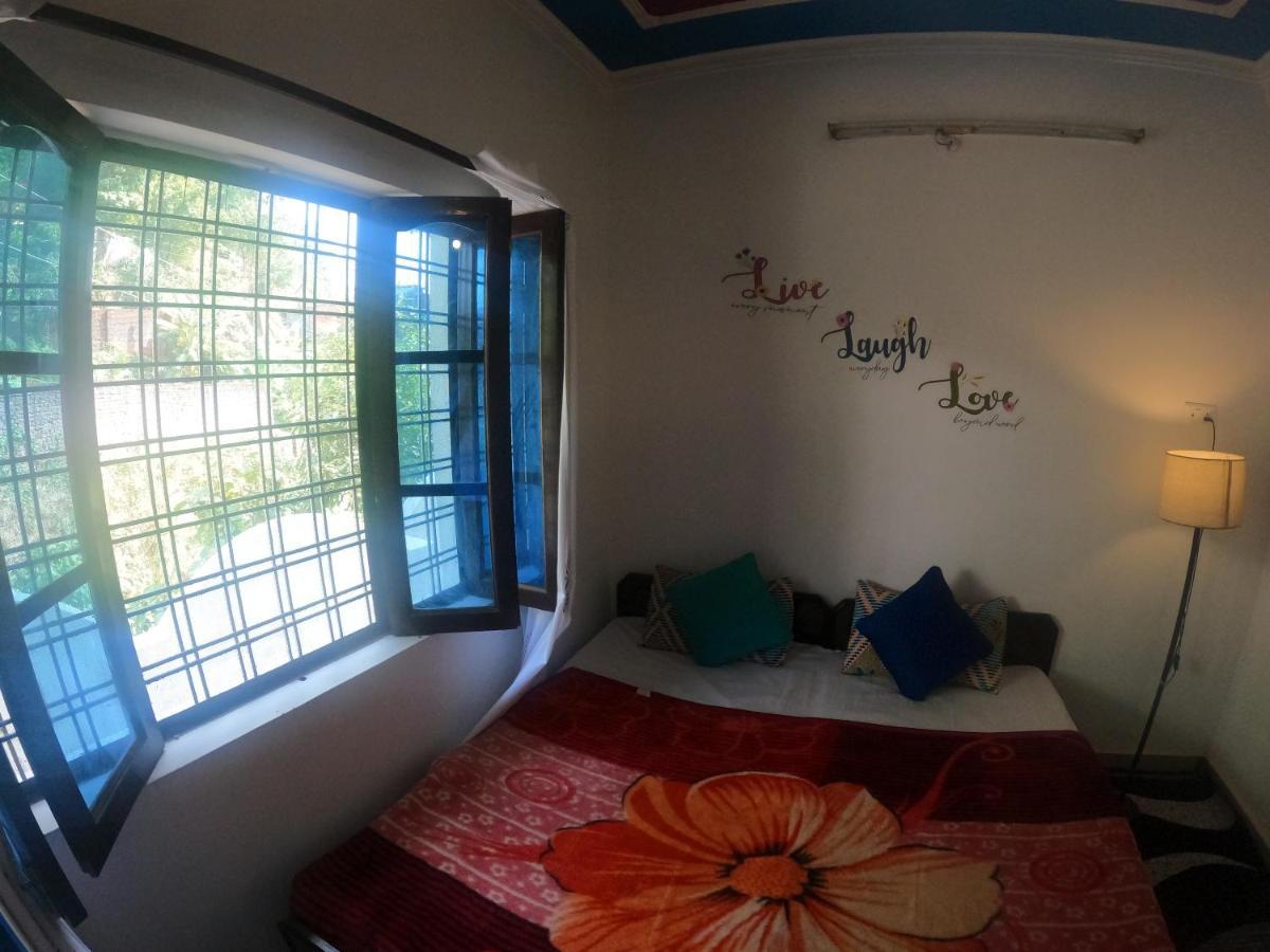 Hobbit House Hostel Rishīkesh Buitenkant foto