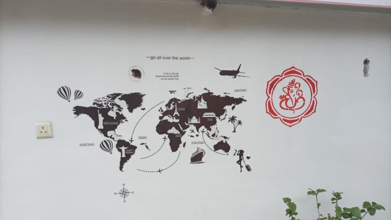 Hobbit House Hostel Rishīkesh Buitenkant foto