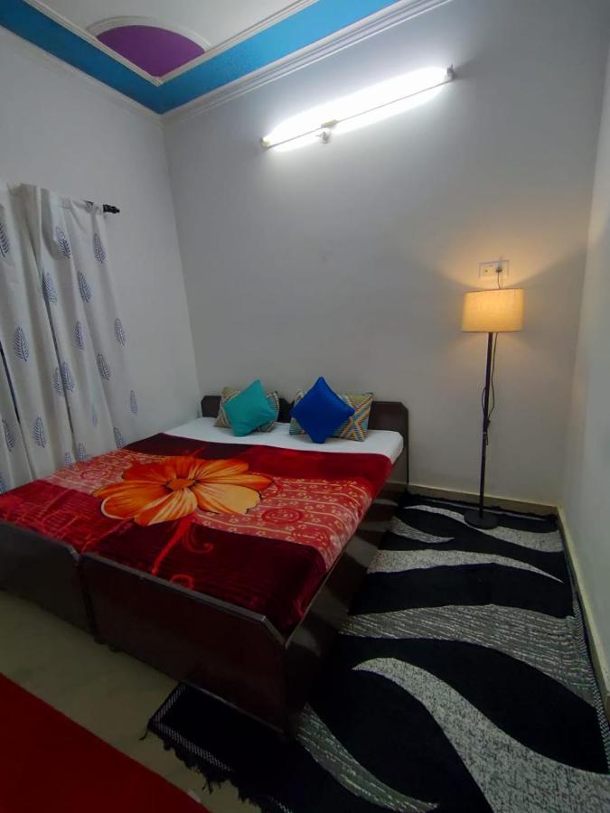 Hobbit House Hostel Rishīkesh Buitenkant foto