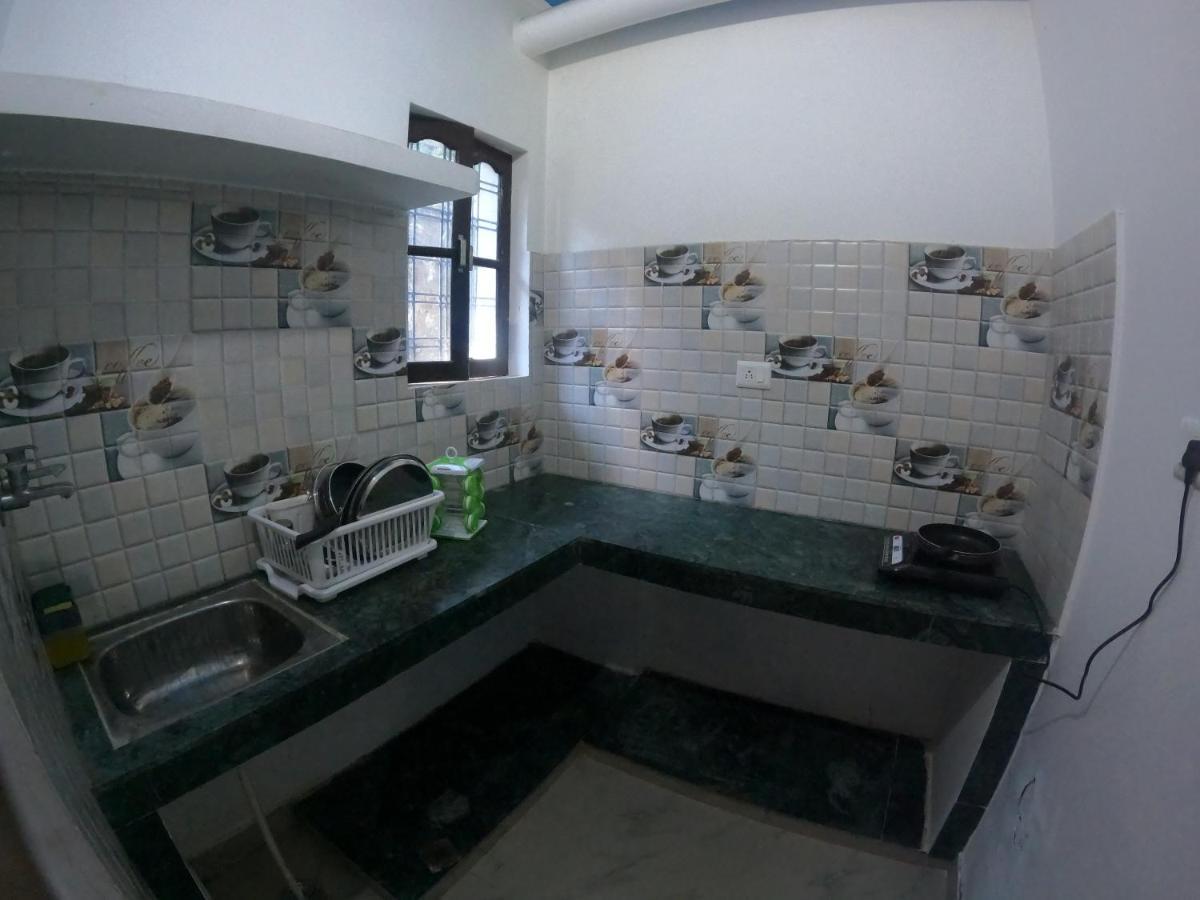 Hobbit House Hostel Rishīkesh Buitenkant foto