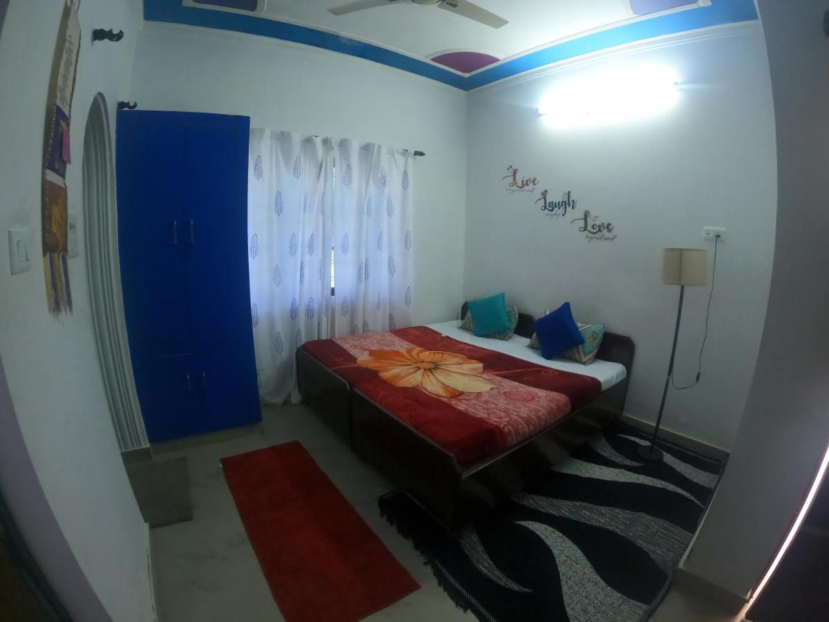 Hobbit House Hostel Rishīkesh Buitenkant foto