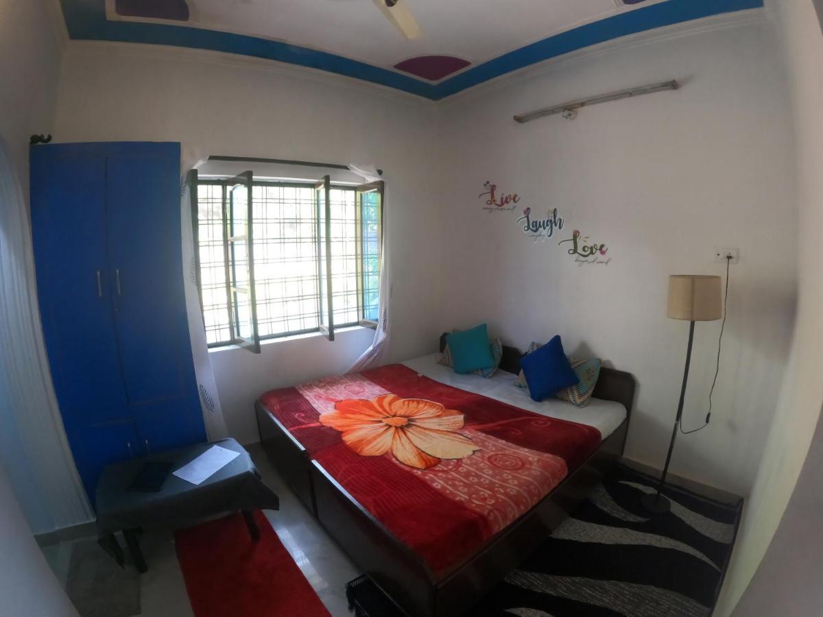 Hobbit House Hostel Rishīkesh Buitenkant foto