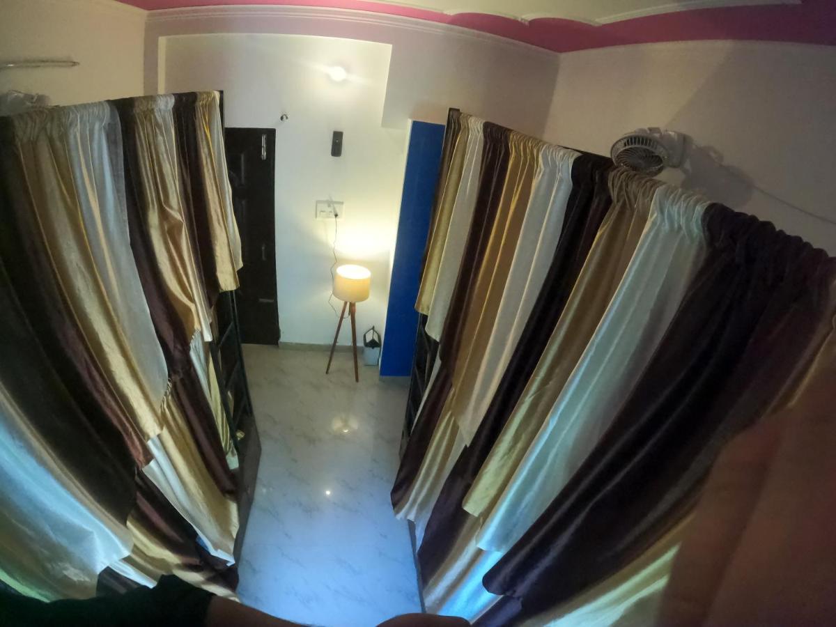Hobbit House Hostel Rishīkesh Buitenkant foto