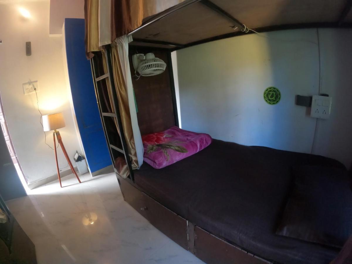 Hobbit House Hostel Rishīkesh Buitenkant foto