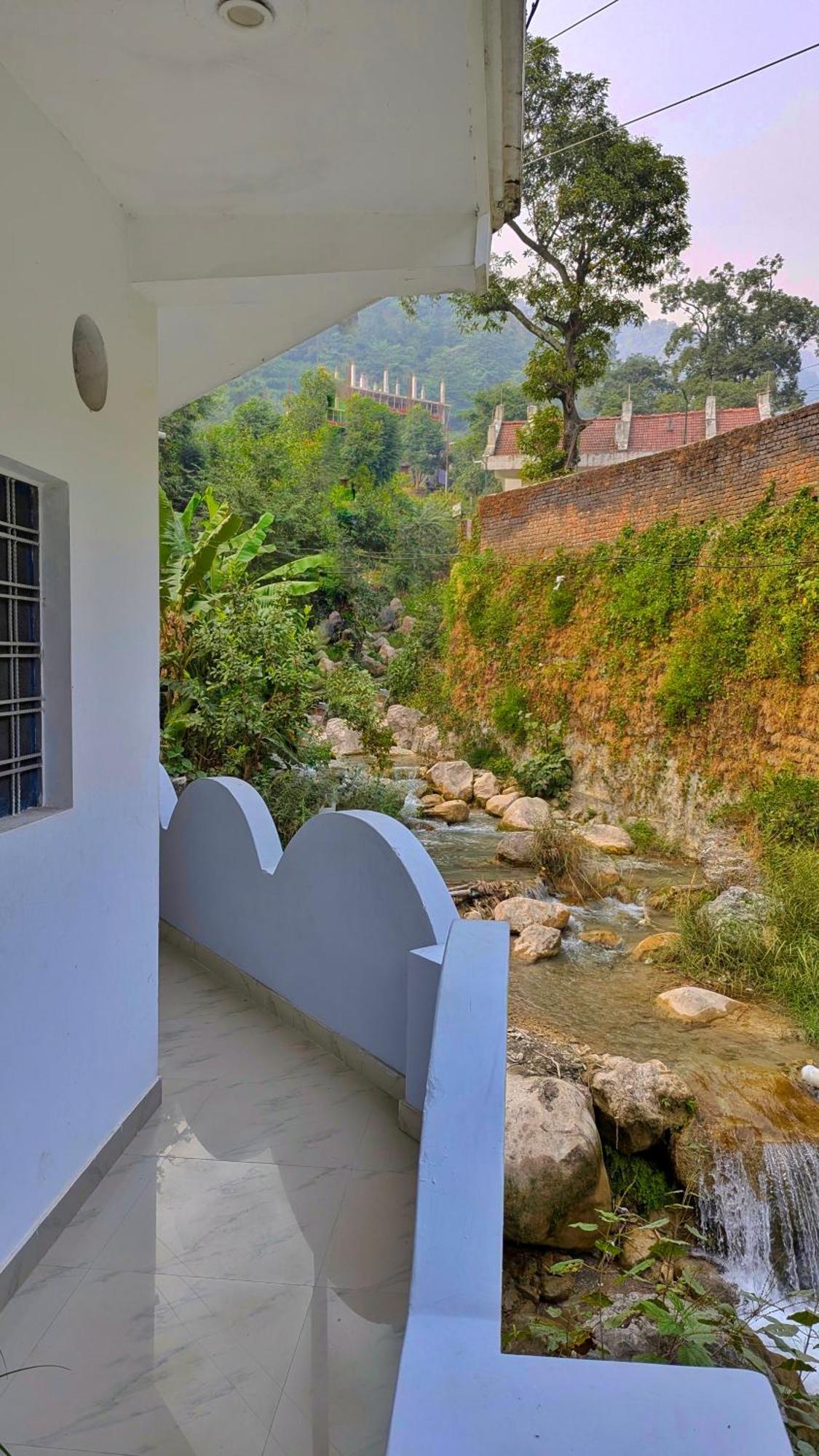 Hobbit House Hostel Rishīkesh Buitenkant foto