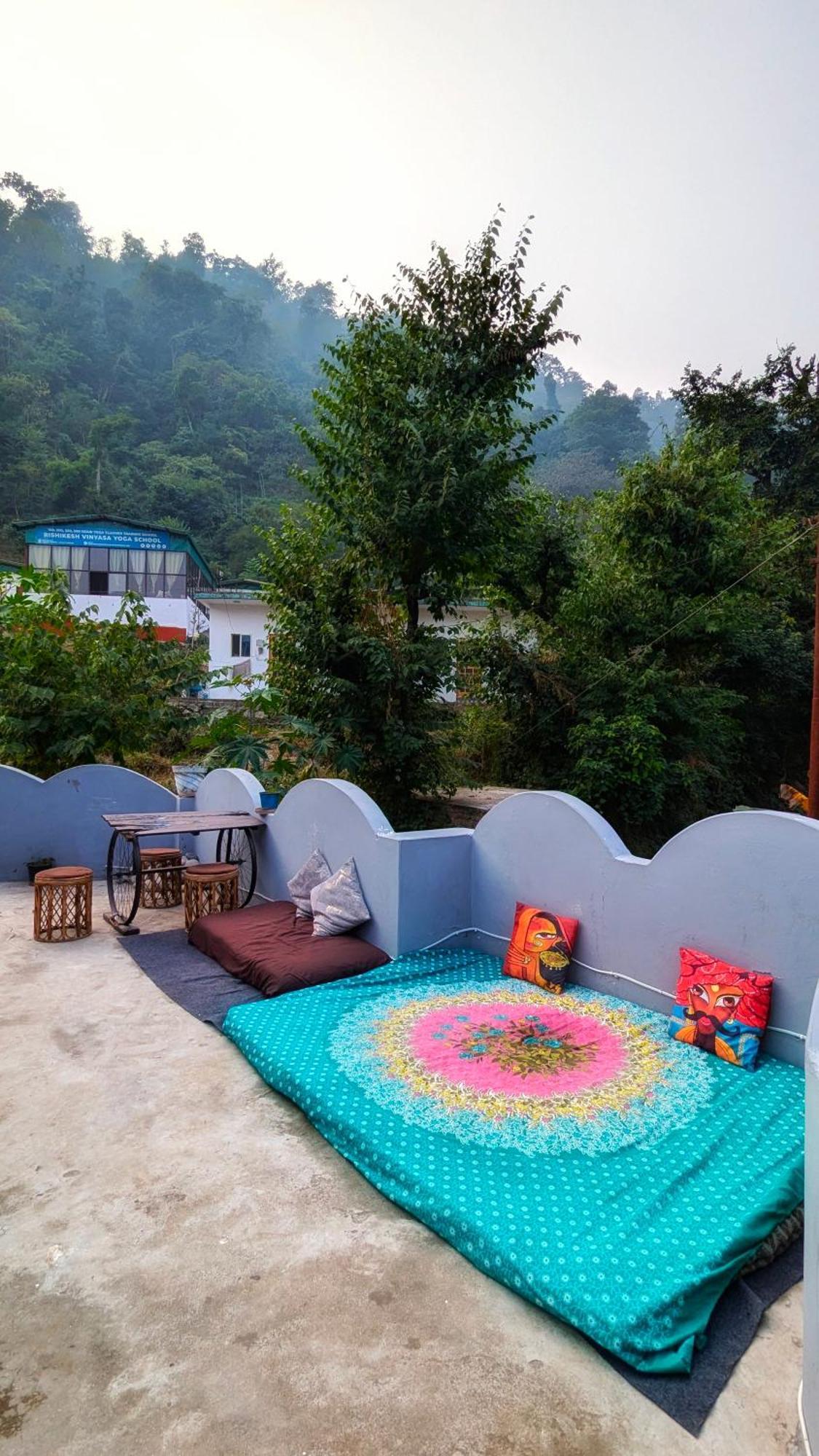 Hobbit House Hostel Rishīkesh Buitenkant foto