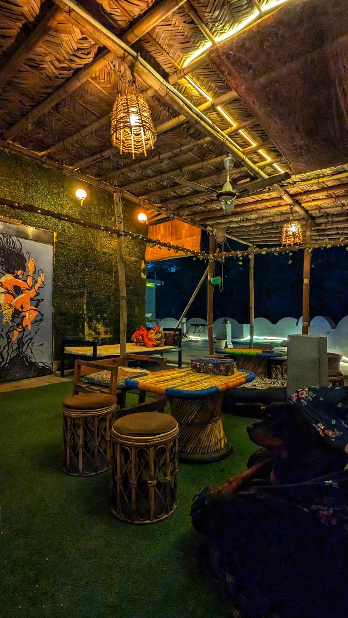Hobbit House Hostel Rishīkesh Buitenkant foto